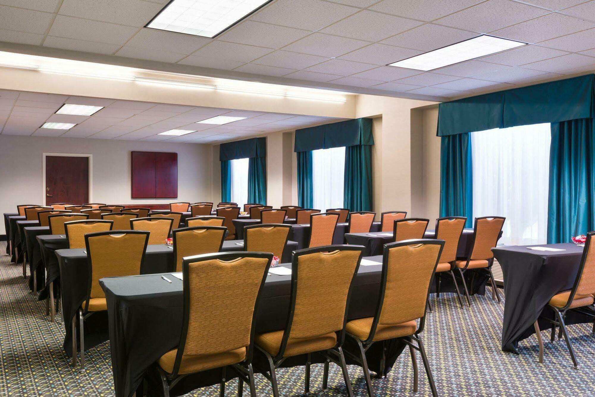 Hampton Inn Atlanta Perimeter Center Санди-Спрингс Экстерьер фото